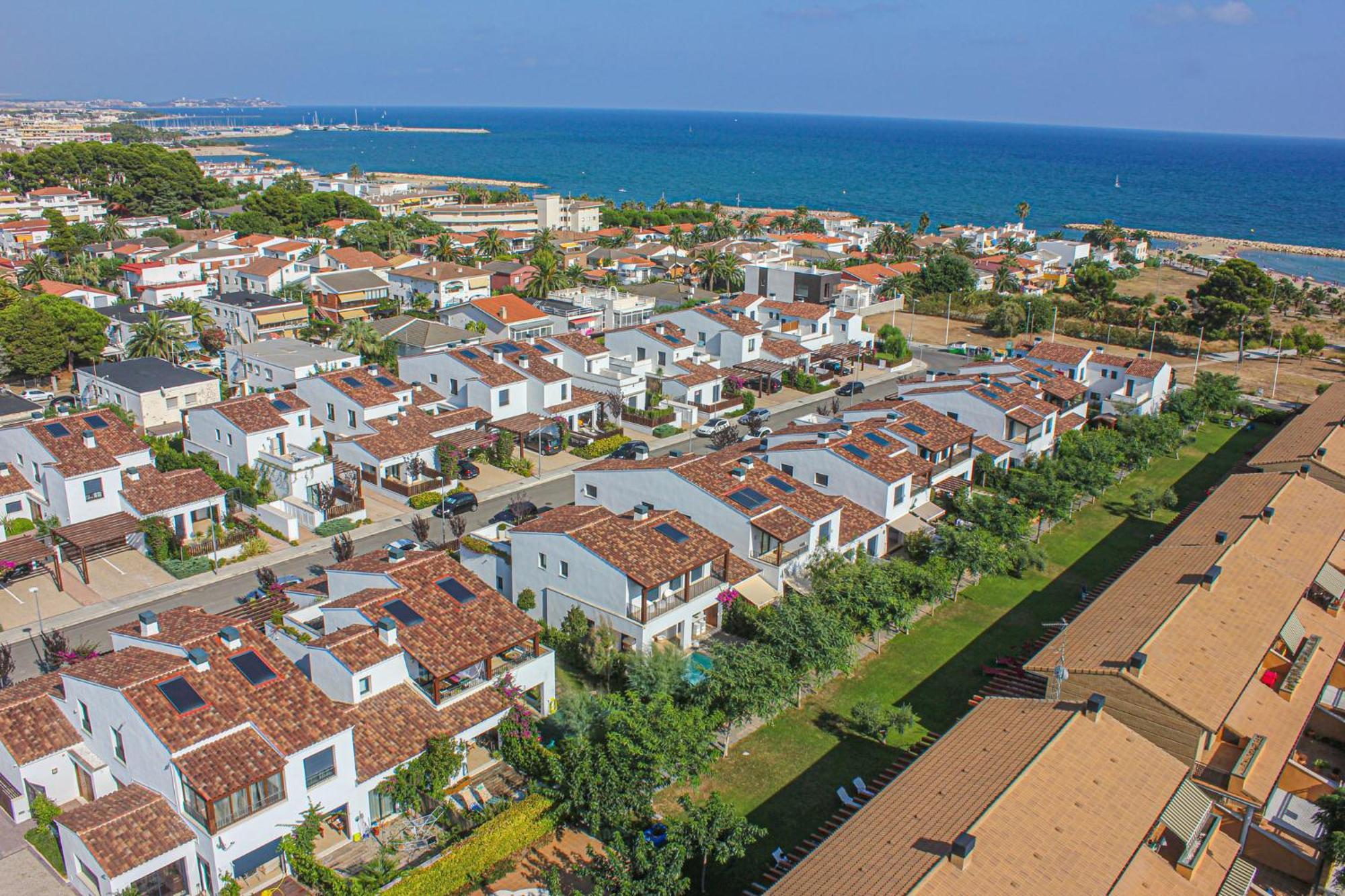 Litoral Costa Dorada - Passeig Del Mar Only Families Камбрильс Экстерьер фото
